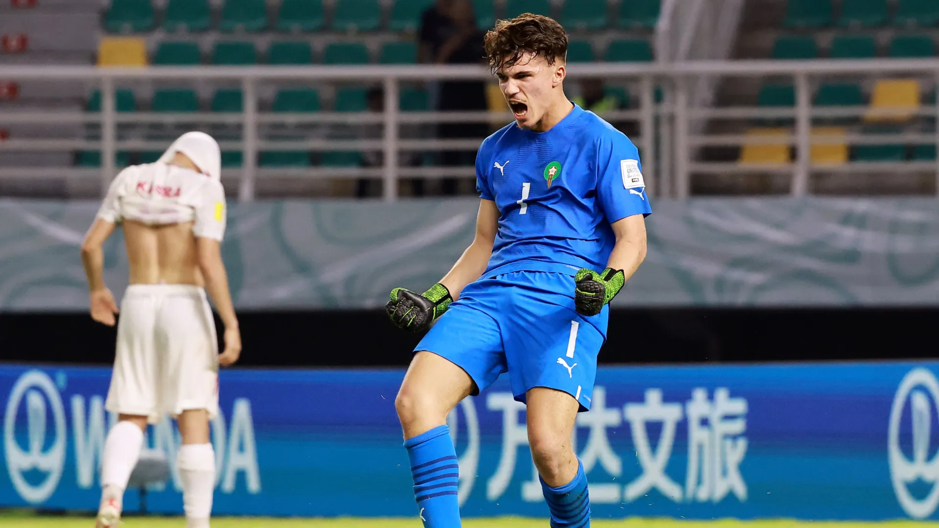 Morocco's goalkeeper, Taha Benrhozil celebrating after saving a penalty (© FIFA World Cup/Twitter)