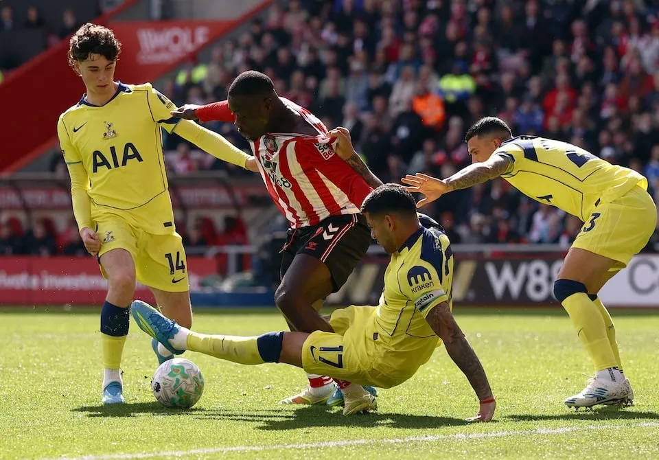 Sunderlands Brian Brobbey in action with Tottenham Hotspurs Cristian Romero Archie Gray and Pedro Porro Action Images via ReutersLee Smith