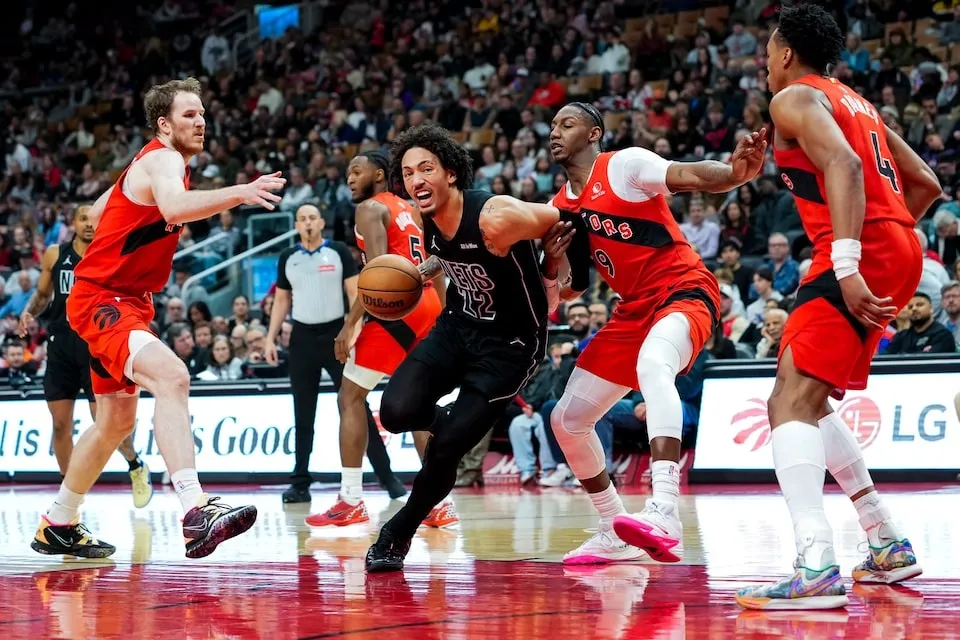 Toronto Ontario CAN Brooklyn Nets Jalen Wilson 22 drives to the basket against Toronto Raptors RJ Barrett 9 during the first half at Scotiabank Arena. Mandatory Credit Kevin Sousa Imagn Images
